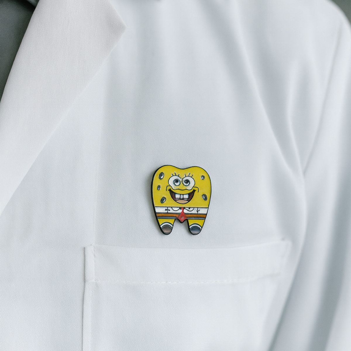iDentical SpongeBob Tooth Shape Brooch - Pack of 1 (ZYR-7013)